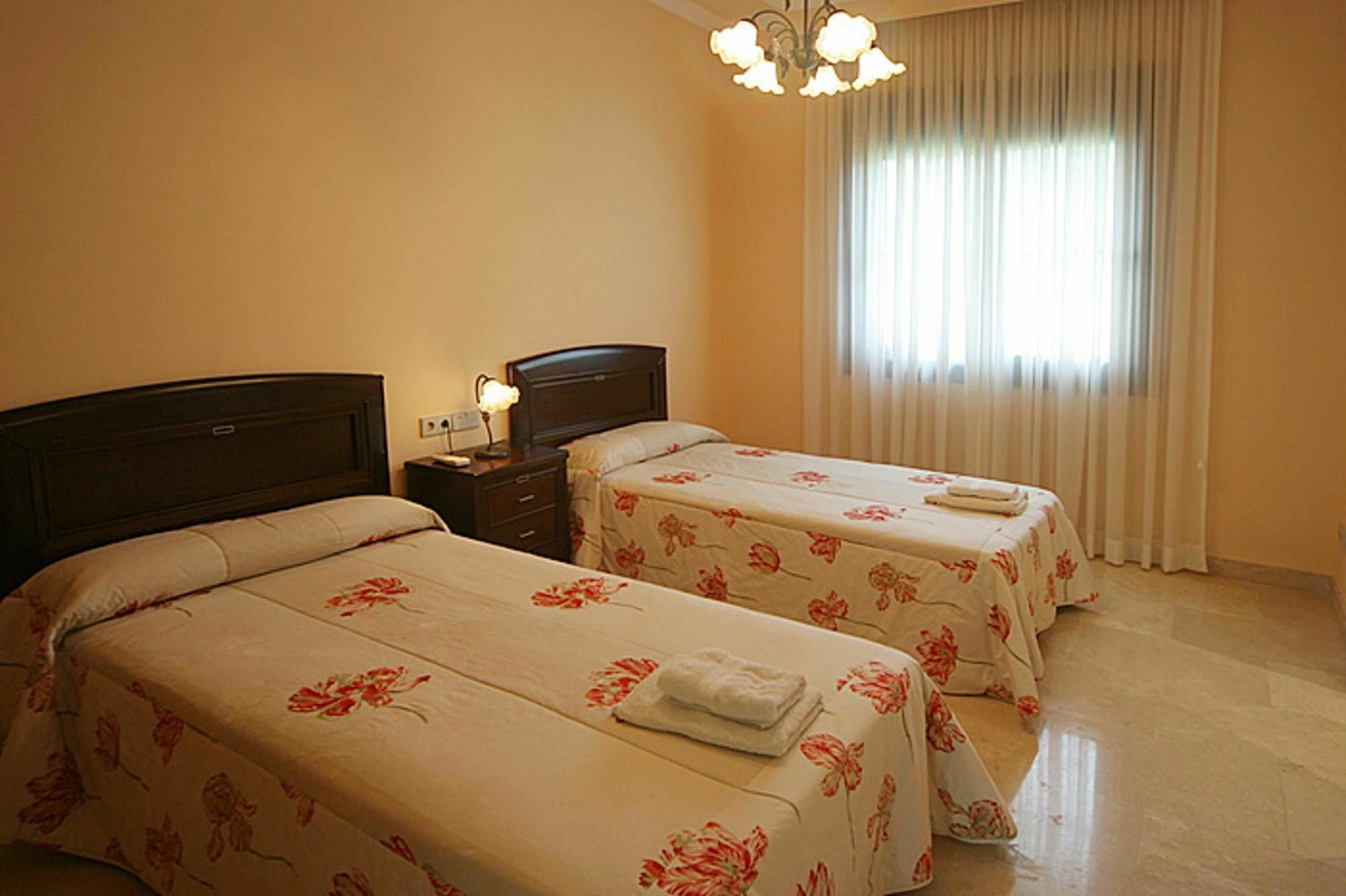Villa With 4 Bedrooms In Las Lagunas De Mijas, With Wonderful Mountain Extérieur photo